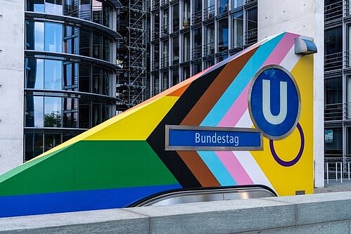 Im Zeichen des Regenbogens – Berliner ÖPNV fährt Rekord-Verluste ein