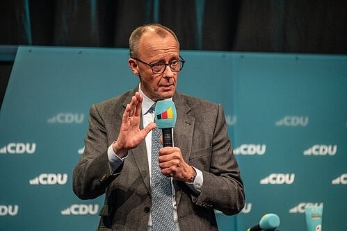 Leicht erklärt: Das Problem mit Friedrich Merz und seiner „Brandmauer“