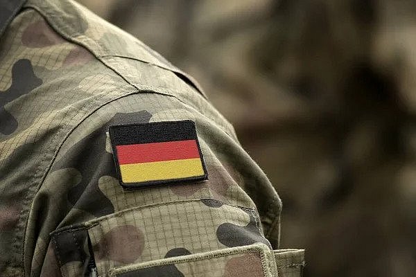 QR-Code an der Kasernentür? Wie die Bundeswehr den Jahrgang 2008 erfasst – und wer sich wehrt